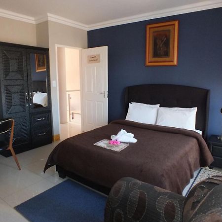 Royal Castle Guest House Windhoek Szoba fotó