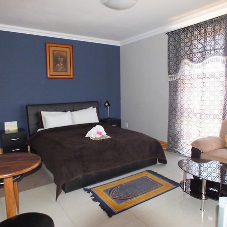 Royal Castle Guest House Windhoek Szoba fotó