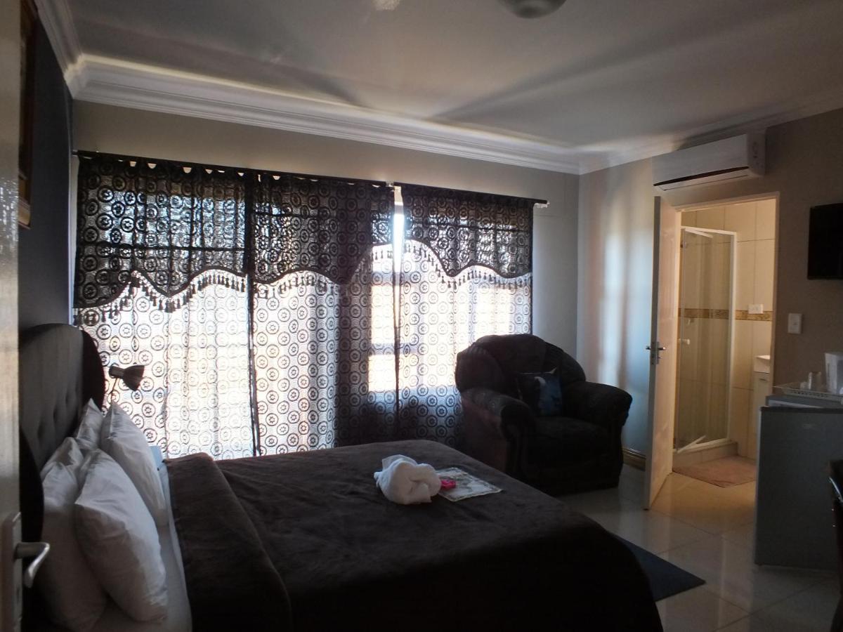 Royal Castle Guest House Windhoek Szoba fotó